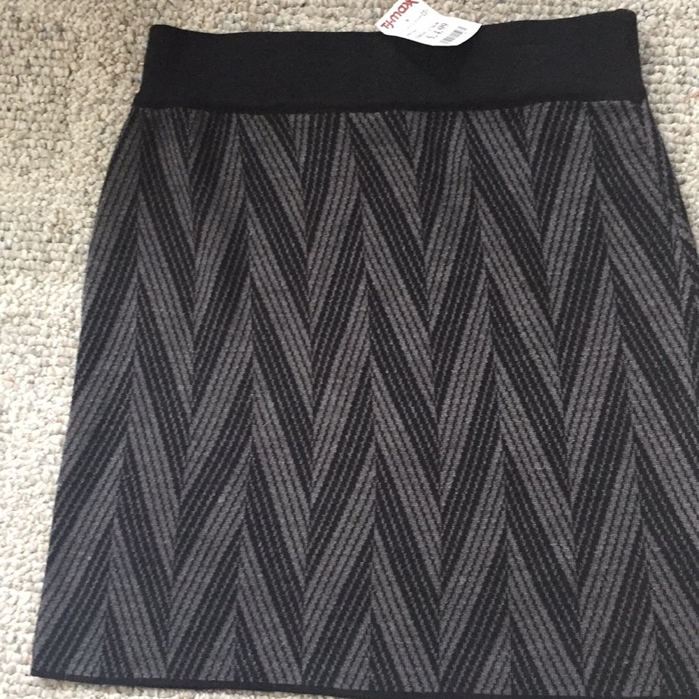 Willi smith knit chevron pull on skirt med. NEW